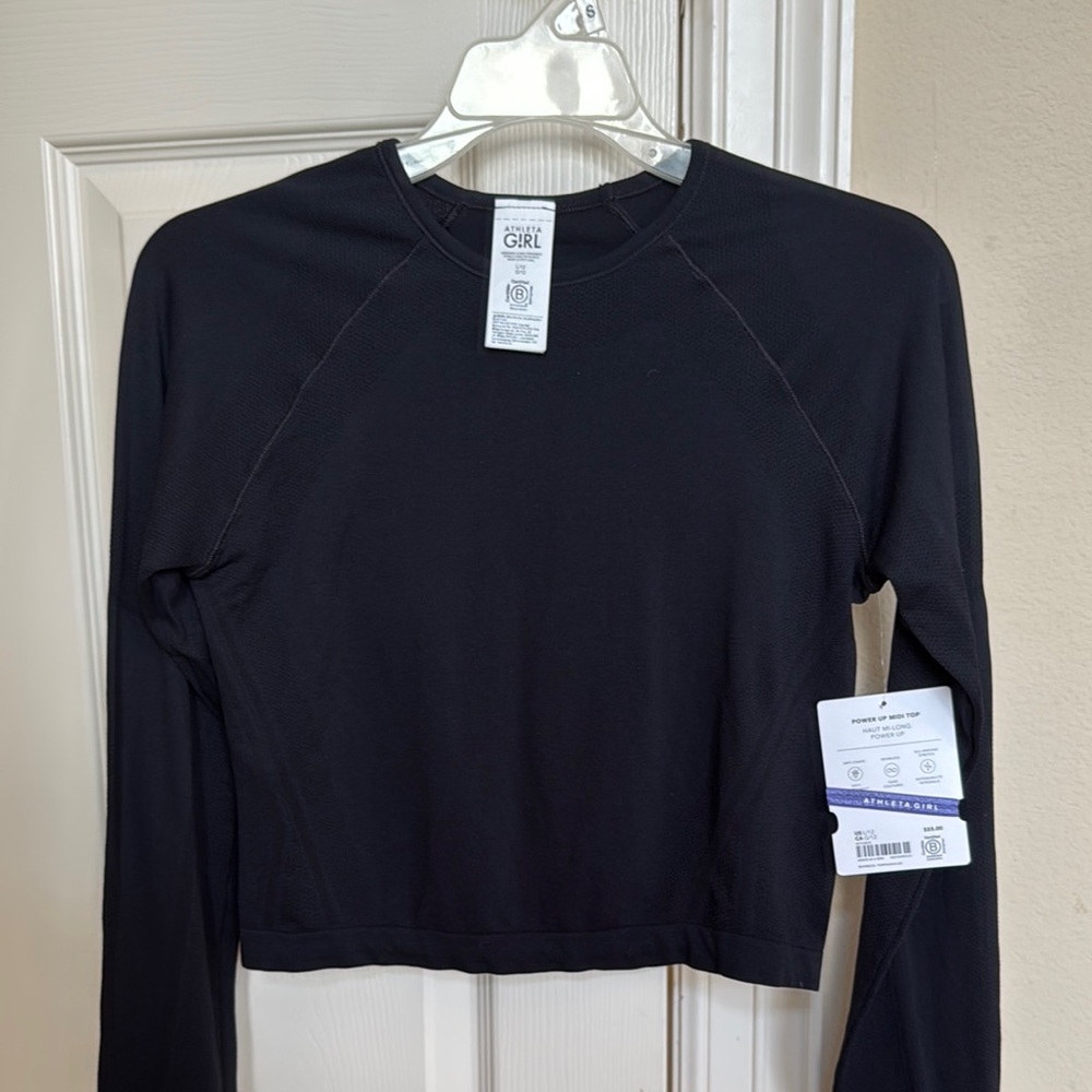 Black cropped fitted long sleeve crew neck sweatshirt